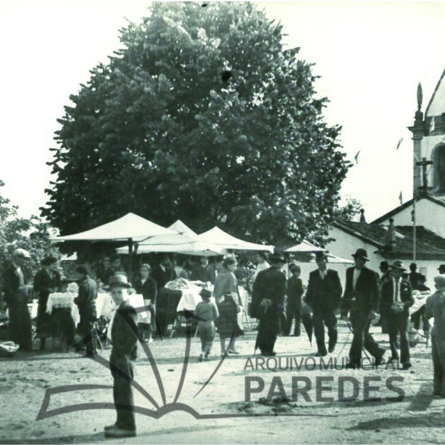 Feira junto à Igreja