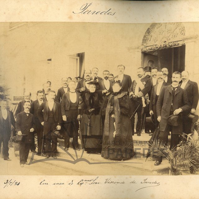 Foto de grupo em casa do senhor visconde de paredes em 3 de julho de 1894