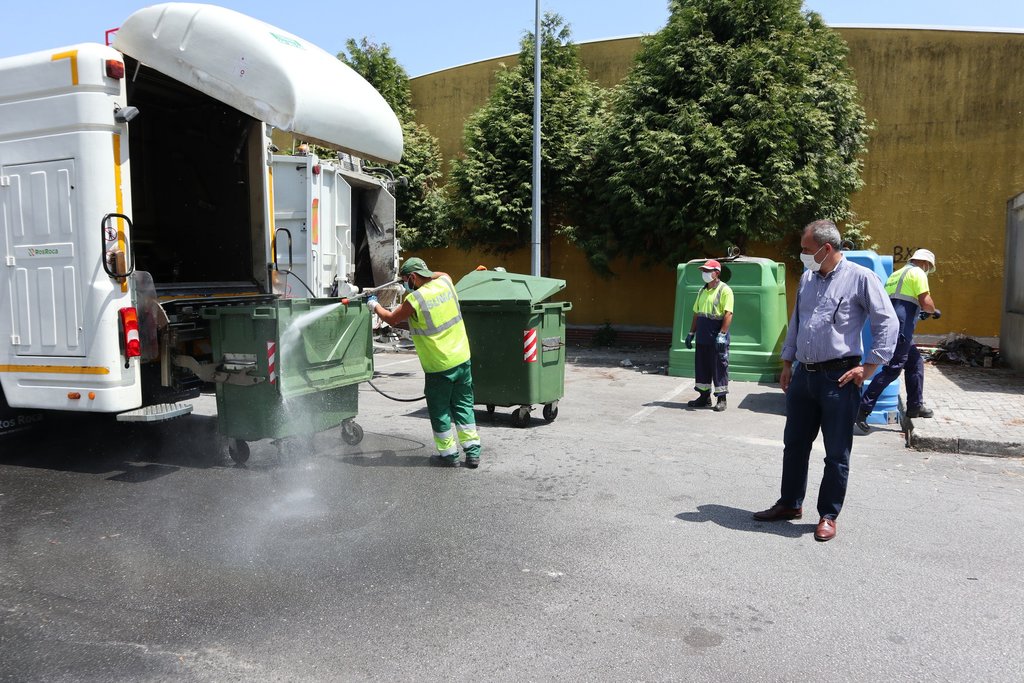 Câmara de Paredes procede à lavagem e desinfeção de 2100 contentores do lixo em todo o Concelho