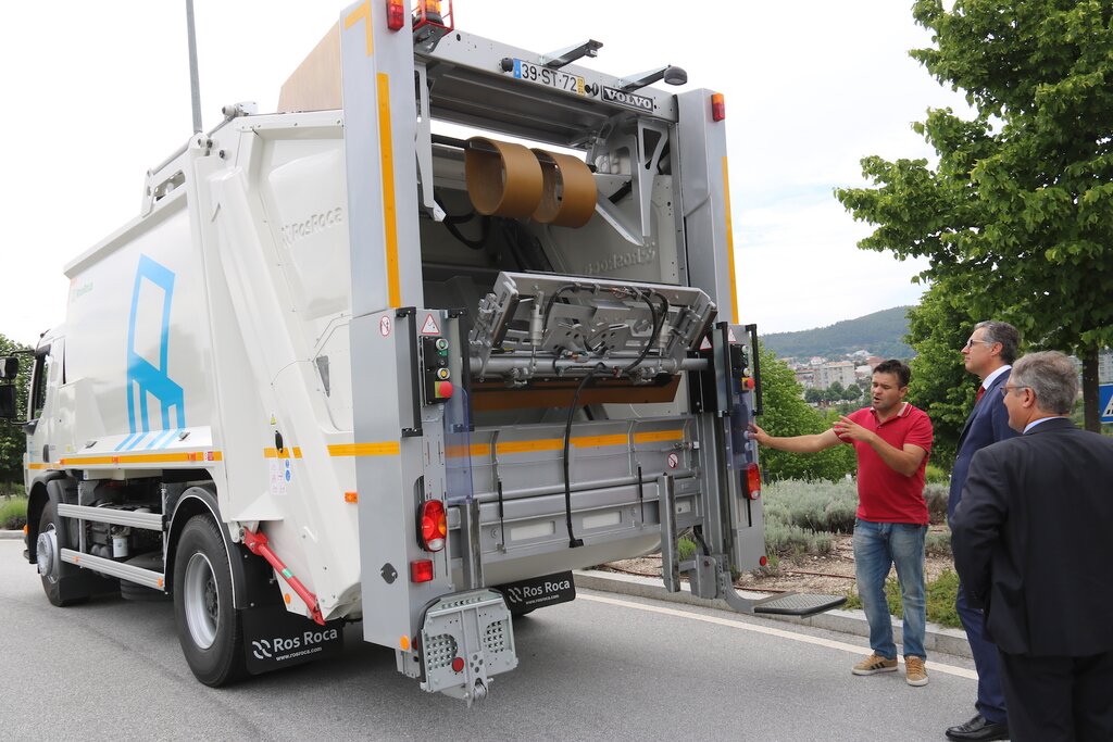 Câmara de Paredes reforça frota de recolha de resíduos sólidos urbanos