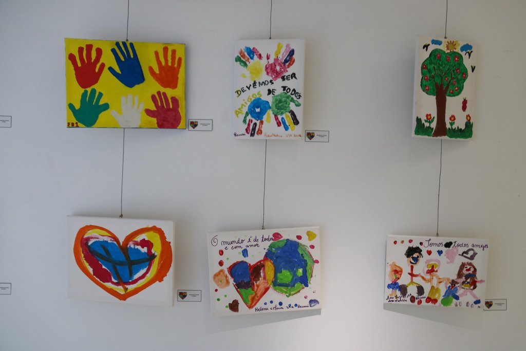 Dia Mundial do Autismo assinalado em Paredes com exposição de trabalhos realizados pelo grupo de ...