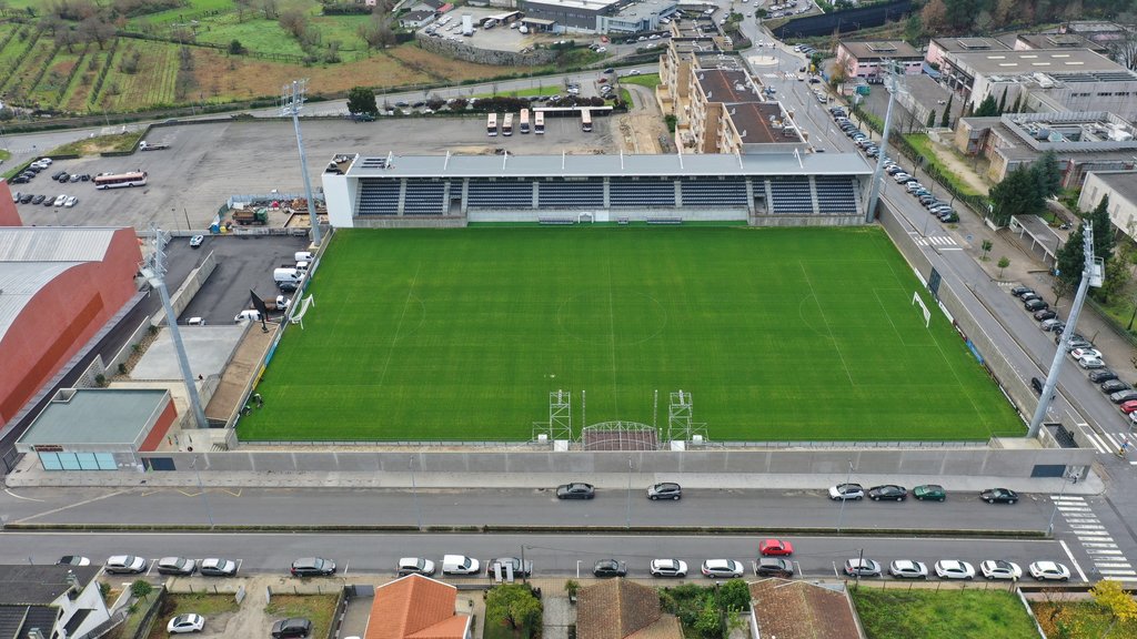Final da Taça da Associação de Futebol do Porto vai ser disputada no Estádio Municipal das Laranj...