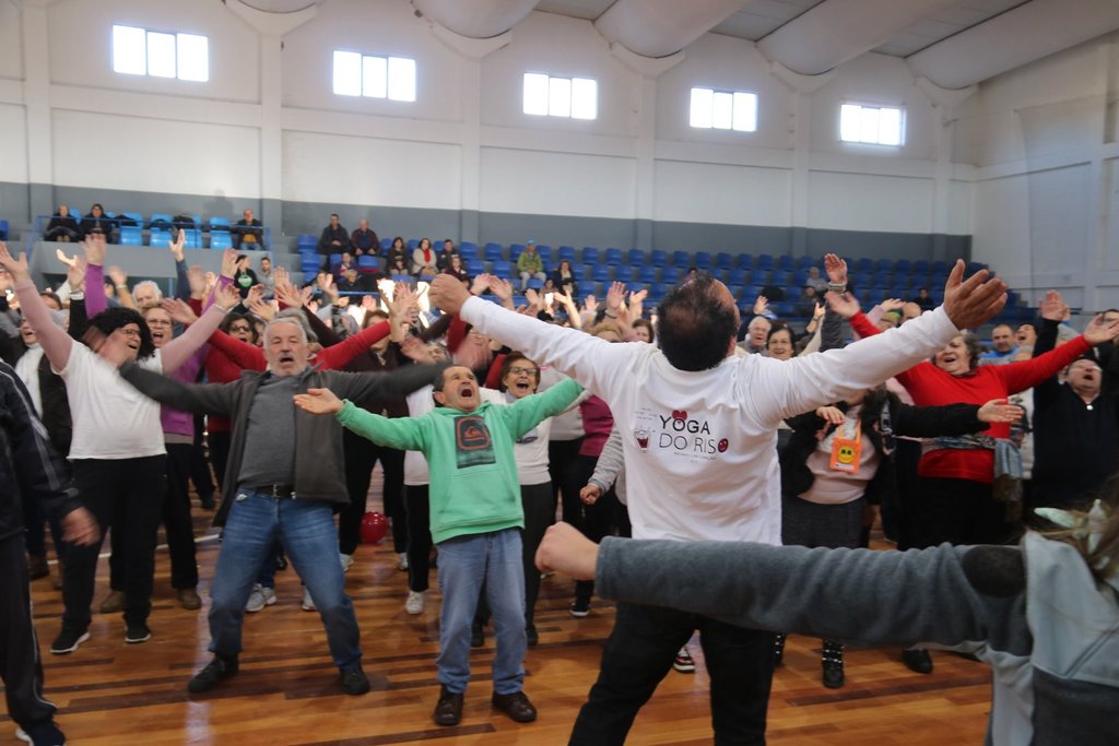 Aula de Yoga do Riso vai reunir 500 seniores no Multiusos de Paredes para assinalar Dia Internaci...