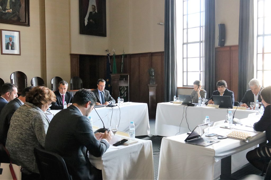 Reunião de Câmara: Restabelecida a Rotunda Jorge Malheiro por aclamação e substituição dos emprés...