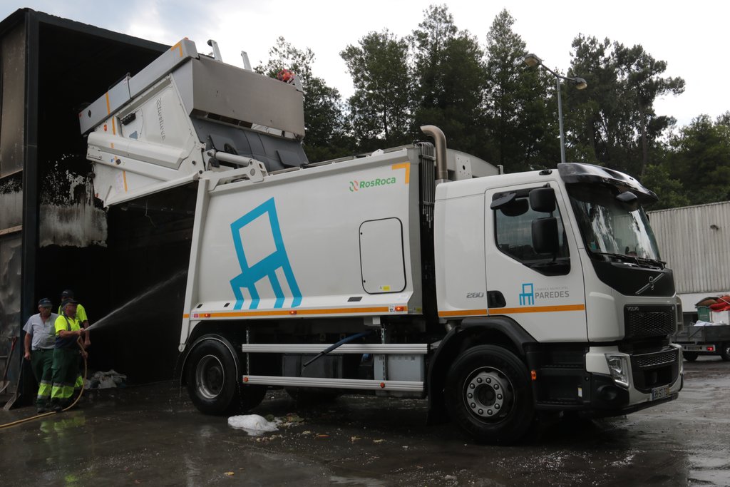 Paredes vai reforçar a limpeza dos contentores do lixo e melhorar a recolha de resíduos sólidos u...