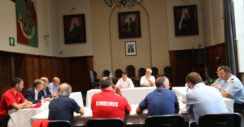 Câmara de Paredes já pagou 50 por cento do subsídio anual atribuído aos bombeiros no valor total ...