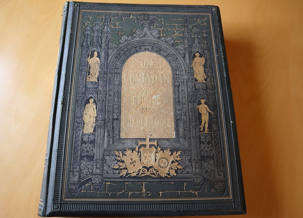 Biblioteca Municipal de Paredes dispõe de edição limitada da obra "Os Lusíadas" publicada em 1880 