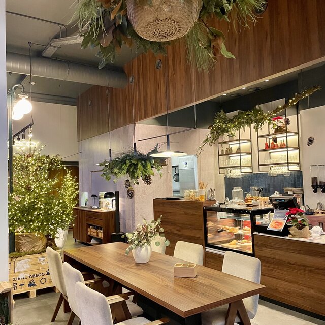 Moody - Coffee & Brunch (13)