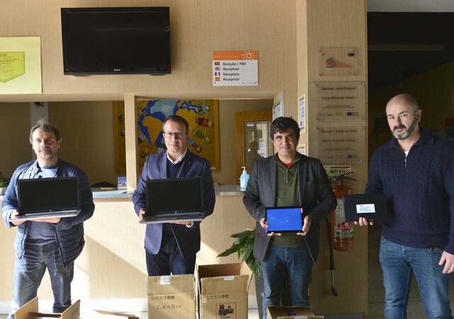 paredes_iniciou_entrega_de_computadores_tablets_e_internet_para_apoiar_1300_alunos