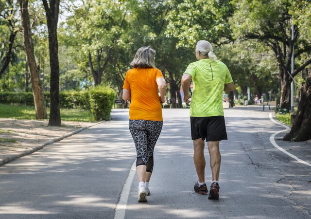 couple_running_together_in_a_race