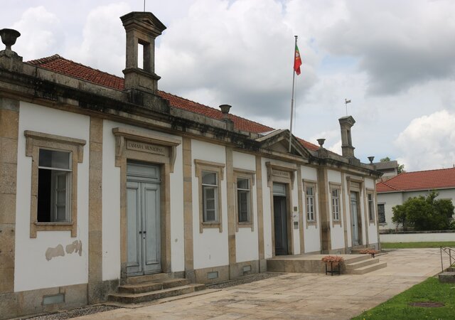 escola_conde_de_ferreira___biblioteca_municipal_de_paredes