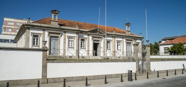 biblioteca_municipal_de_paredes_1_1024_500_1_1024_2500