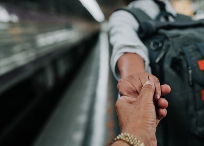 happy_women_traveling_buses_holidays_travel_ideas