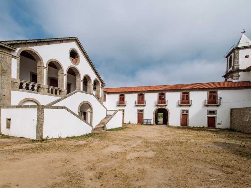 Igreja_e_Antigo_Mosteiro_Santo_estevao_de_Vilela