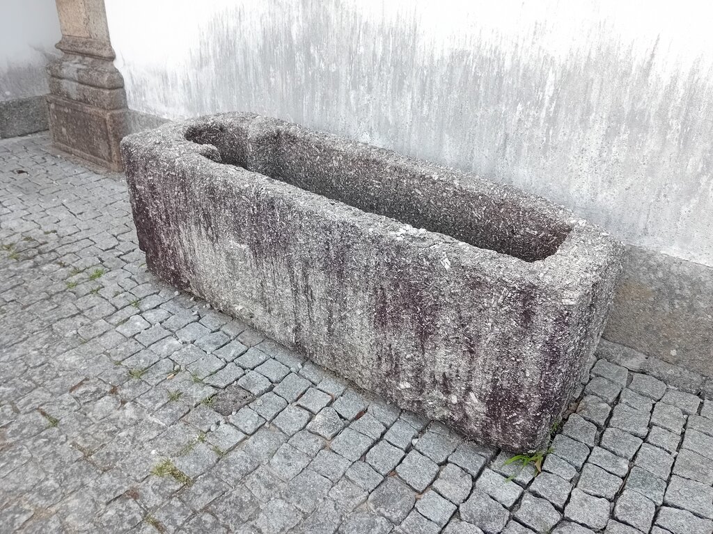 sepulcro_antropomorfico___fachada_do_lado_do_cemiterio__2024_