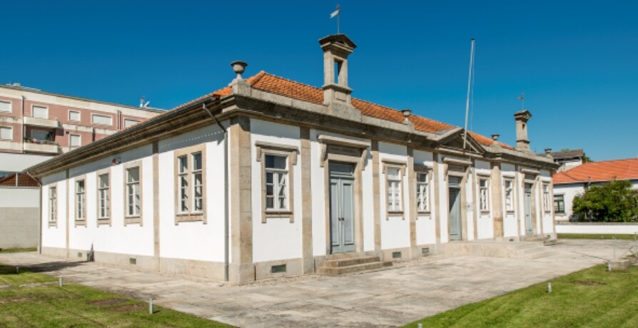 Biblioteca [sem]Paredes