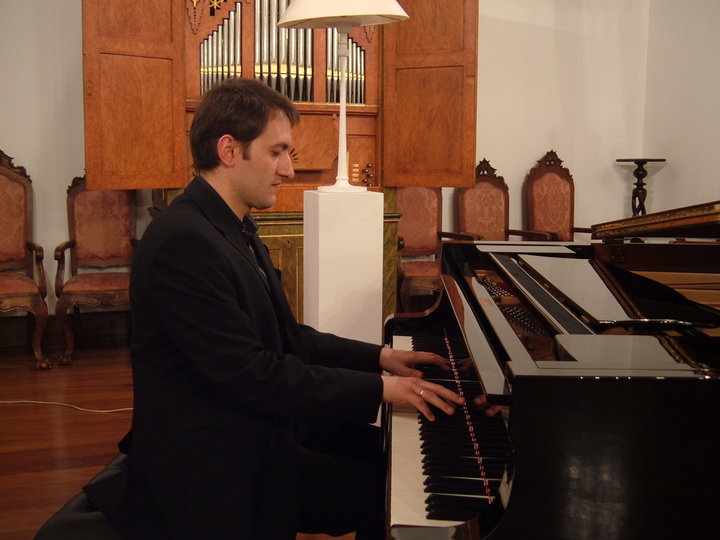 Concerto solidário do pianista Cristóvão Luiz e do flautista Luís Meireles na Casa da Cultura de ...