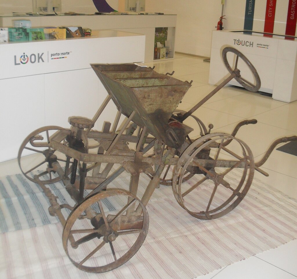 O Mundo Rural está em exposição na Loja do Turismo de Paredes