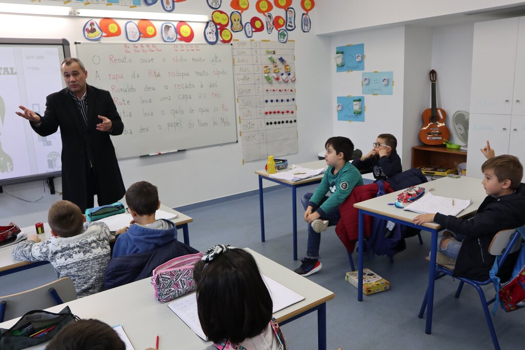 Aprender a reciclar para proteger o ambiente mobilizou 600 alunos do 1º ano do ensino básico do C...