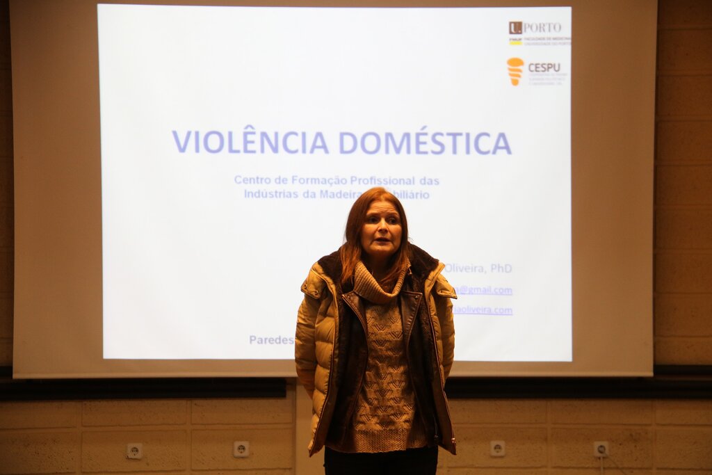 Câmara de Paredes promoveu ação de Sensibilização sobre Violência Doméstica aos formandos do CFPIMM