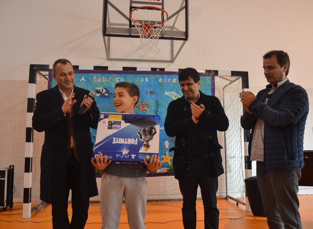 Município de Paredes entrega prémios ao Centro Escolar de Duas Igrejas pela recolha de óleos alim...