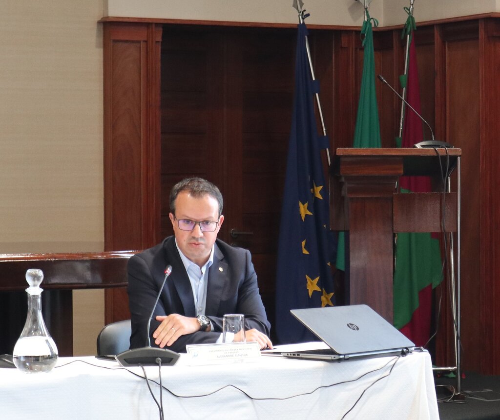 Câmara de Paredes vai reforçar os apoios sociais aos paredenses com mais necessidades aplicando a...