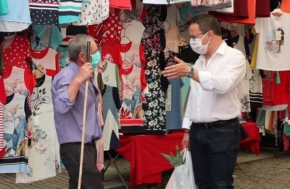 Presidente da Câmara e Vereadores visitaram a Feira de Paredes para ouvir os feirantes e transmit...