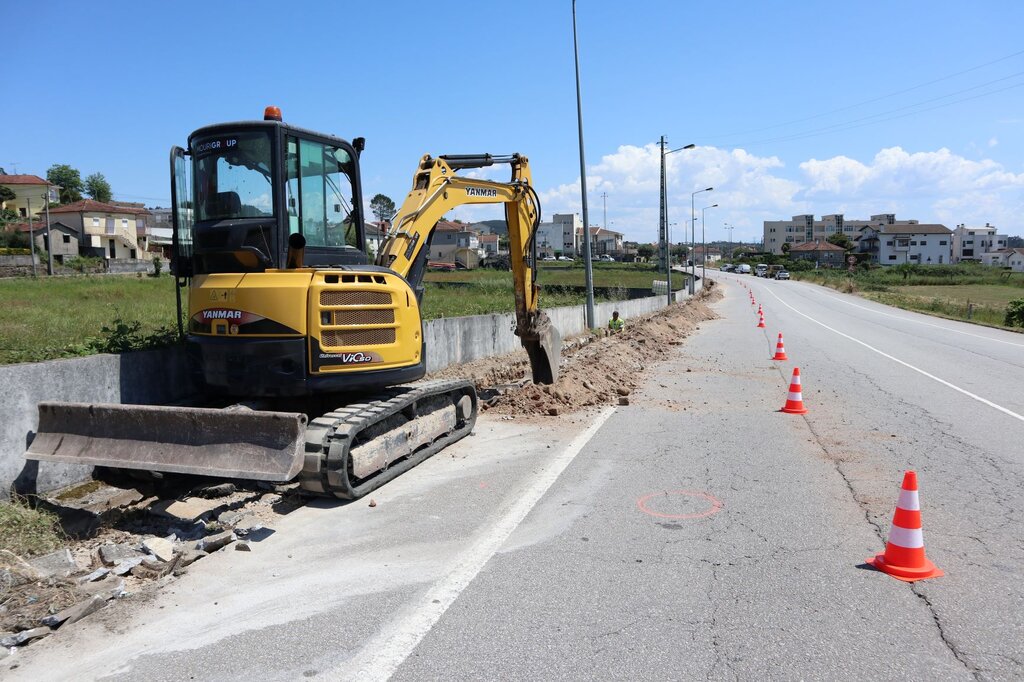 OBRAS MUNICIPAIS | CONSTRUÇÃO DE PASSEIOS NA VIA  ROTA DOS MÓVEIS | GANDRA