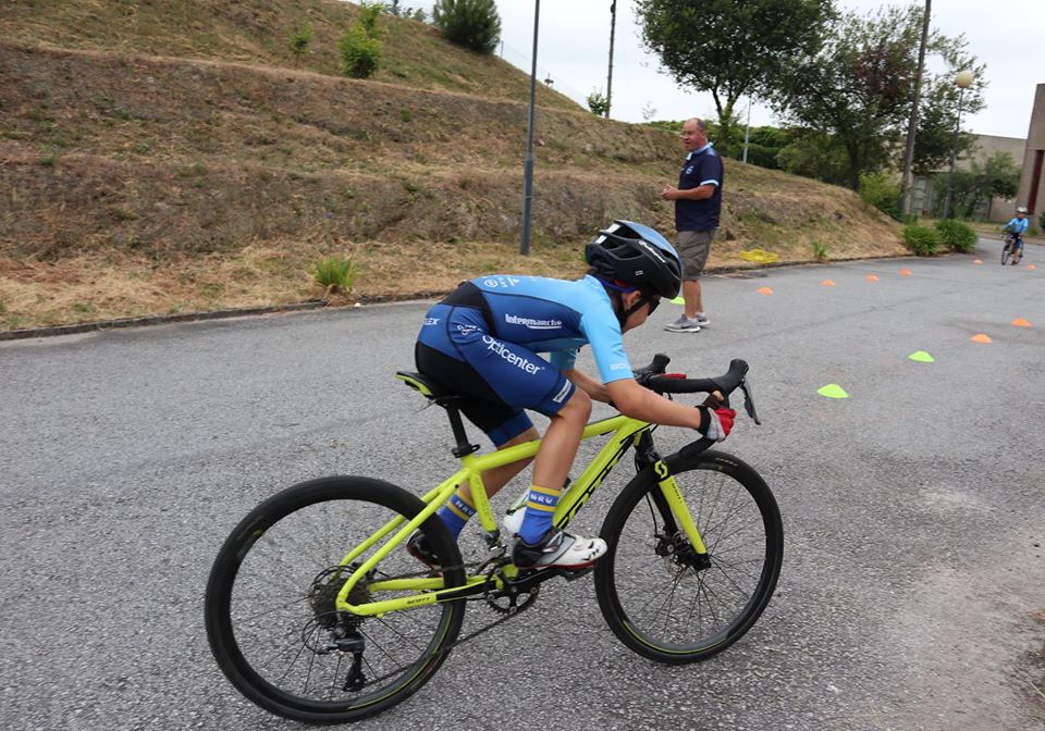 NVR-Academia de Ciclismo de Paredes de volta à estrada a pedalar para futuras competições