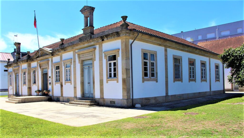  Poesia preenche a noite desta sexta-feira nos  jardins da Biblioteca de Paredes