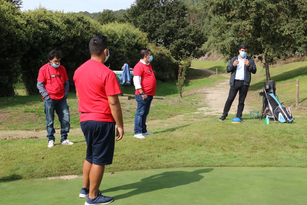 Município de Paredes promove aula de golfe inclusivo para utentes em processo de reinserção social 