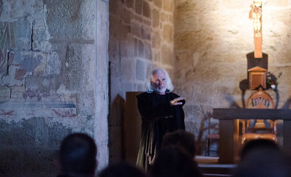 Paredes acolhe recital online de poesia e música