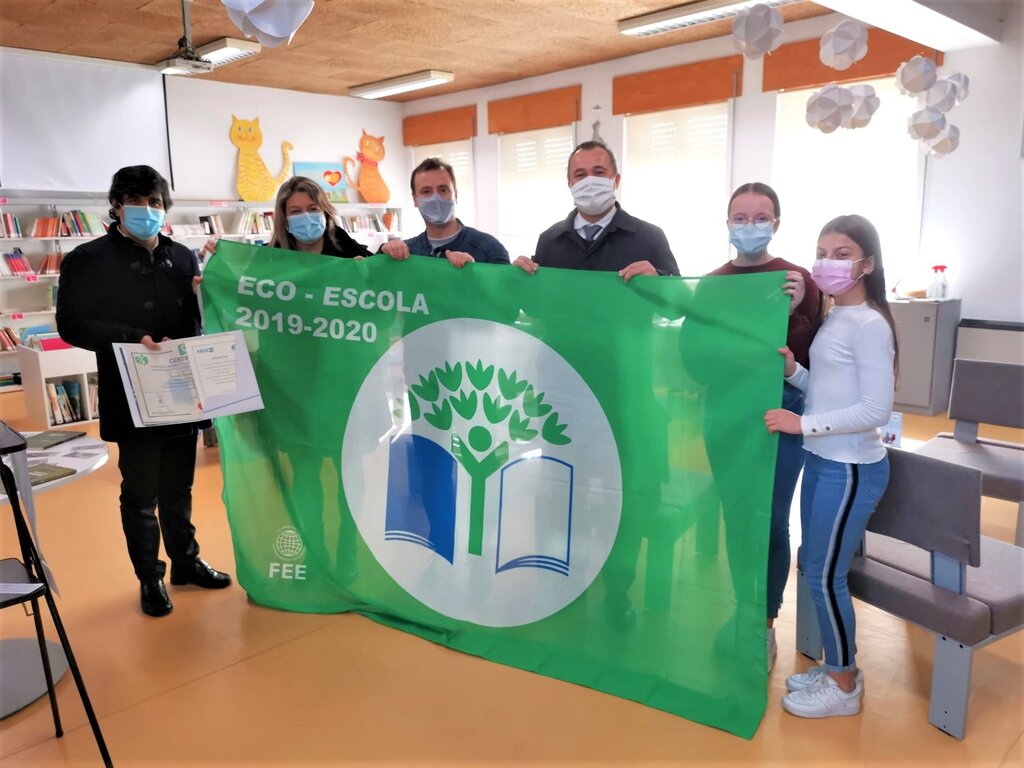 BANDEIRAS E CERTIFICADOS ECO-ESCOLAS ENTREGUES A 19 INSTITUIÇÕES DE ENSINO DE PAREDES