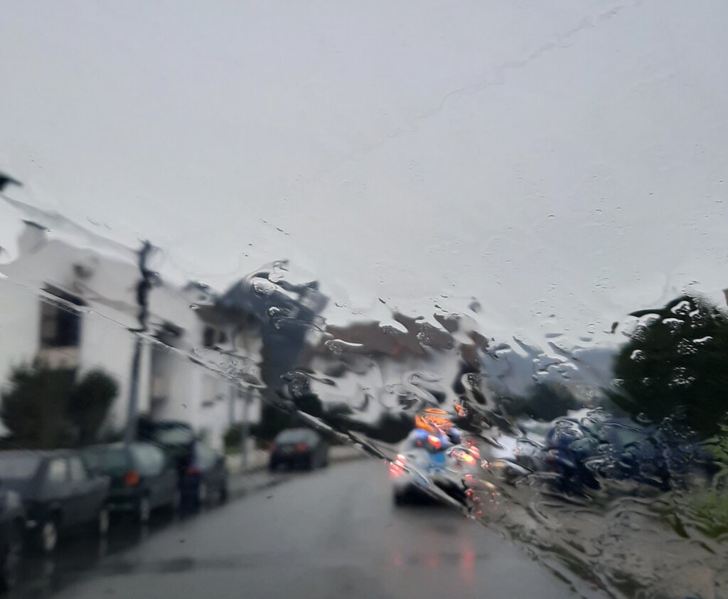 PROTEÇÃO CIVIL EMITE AVISO DEVIDO AO MAU TEMPO NAS PRÓXIMAS 24 HORAS COM CHUVA E VENTO FORTE E PO...