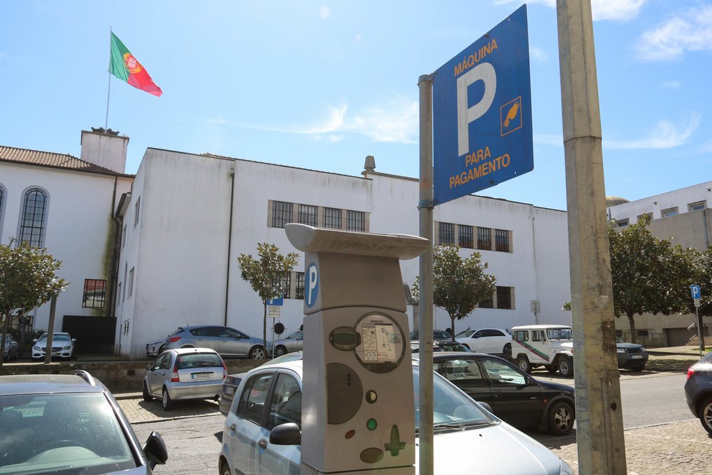 Estacionamento na cidade de Paredes com novo regulamento aprovado pelo Executivo