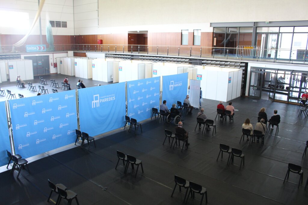 CENTRO DE VACINAÇÃO DE PAREDES DUPLICA CAPACIDADE DE ATENDIMENTO