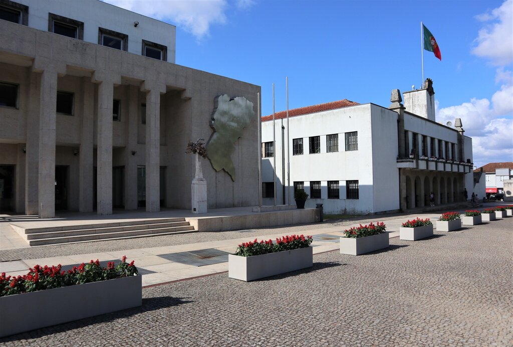 Câmara de Paredes volta a isentar pagamento das taxas de publicidade, esplanadas e feira municipal