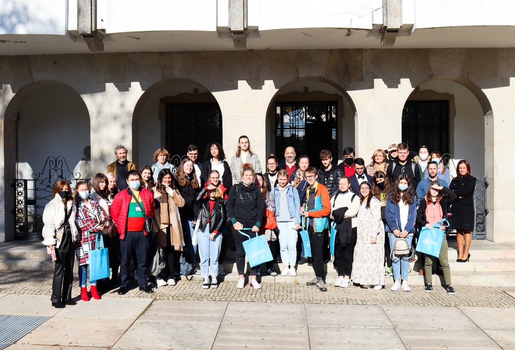 Paredes recebeu a visita de 17 alunos europeus no âmbito do projeto “Off the Main Highlits” do Er...