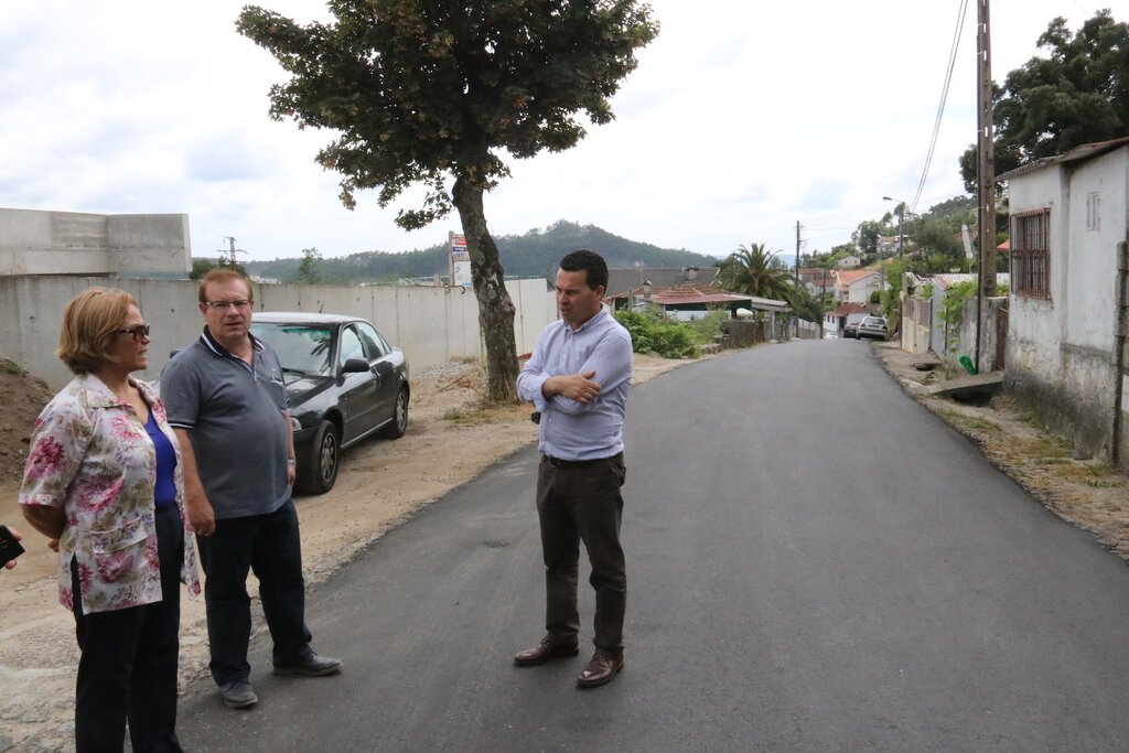 Rua do Cruzeiro em Baltar em fase de conclusão