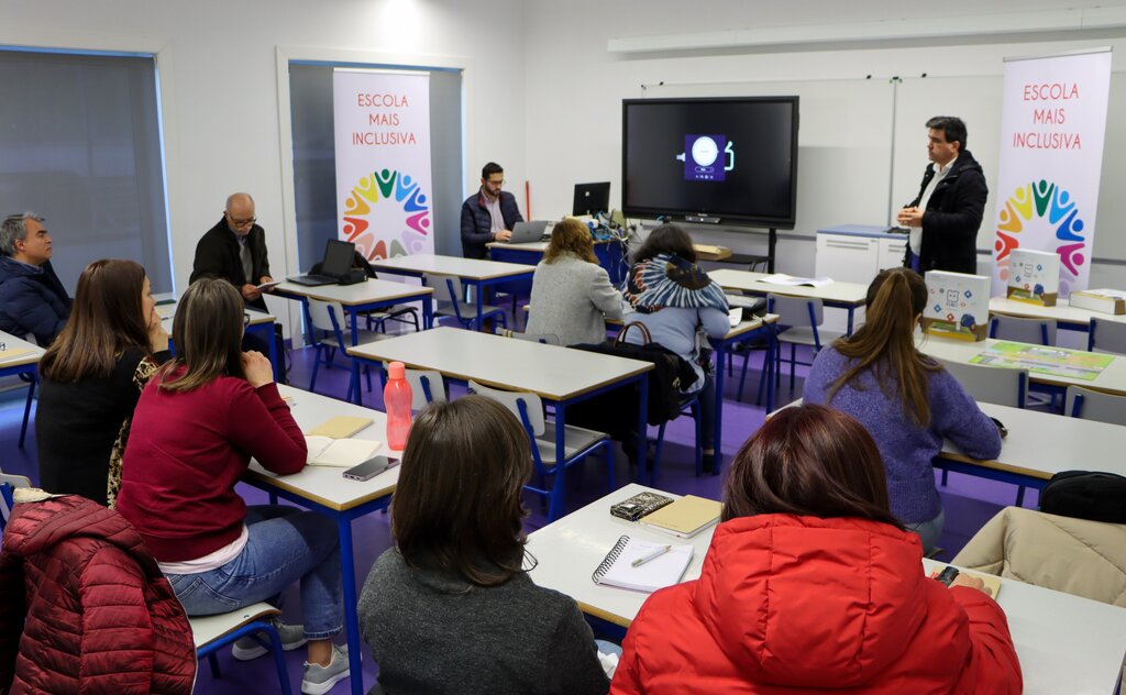 Projeto “Escola Mais Inclusiva” promove ações de formação de robótica para professores em Paredes