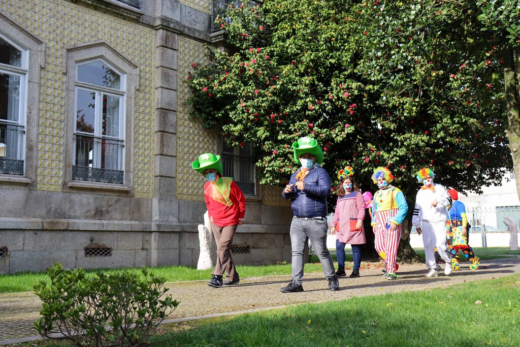 Desfile de Carnaval volta a colorir as ruas de Paredes com 400 participantes