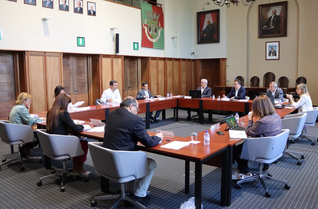 Câmara de Paredes aprova prestação de contas de 2022  com redução da dívida em atraso a fornecedo...