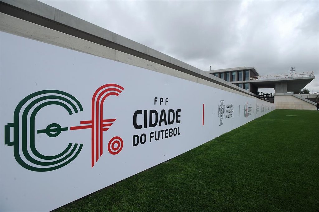 Município de Paredes promove visita à Cidade do Futebol no âmbito do Dia Internacional da Juventude