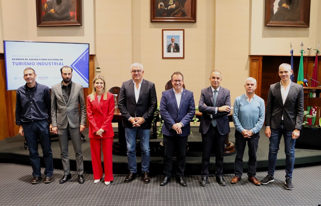Sessão de assinatura dos acordos de adesão à Rede Nacional de Turismo Industrial 