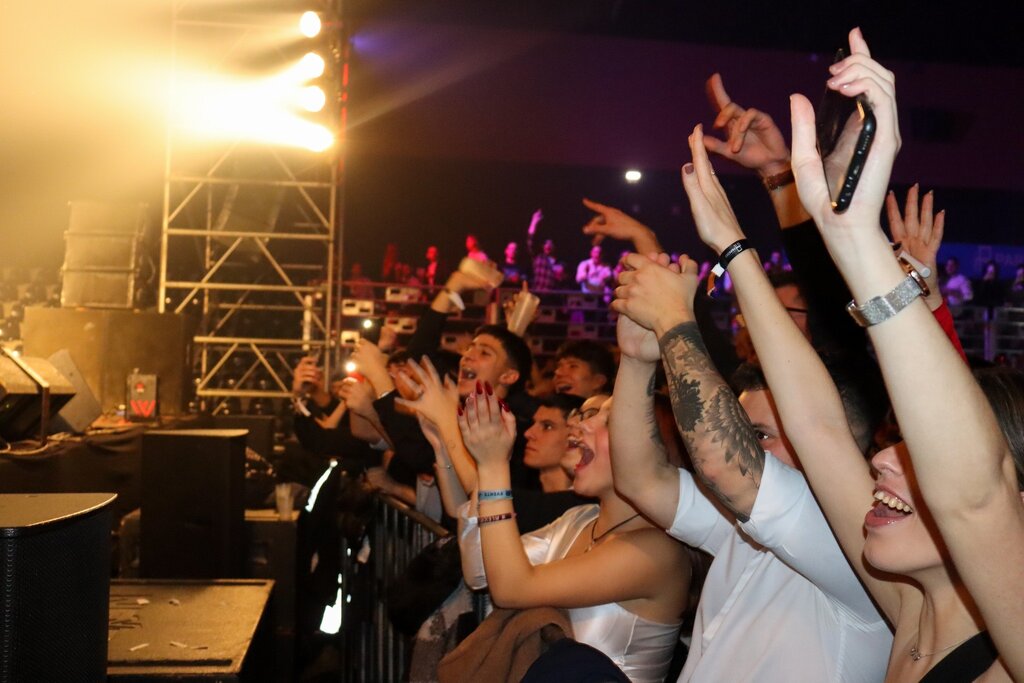 Paredes começa o ano em festa com “We Love Reveillon” ao som de Saúl, Kura e outros artistas