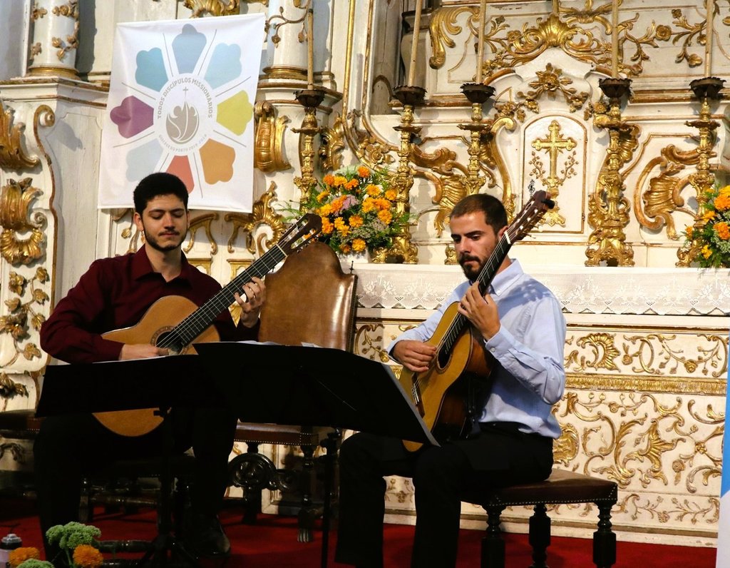 Biblioteca Municipal de Paredes recebe Masterclass de Guitarra com Duo Sirius