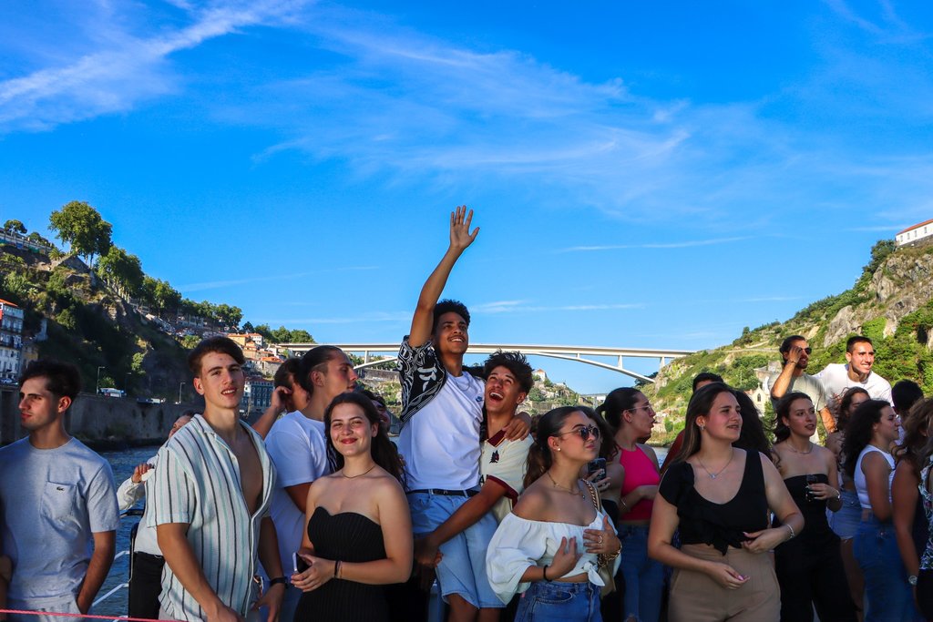 Município de Paredes promove “Sunset no Douro” para os alunos finalistas do ensino secundário das...