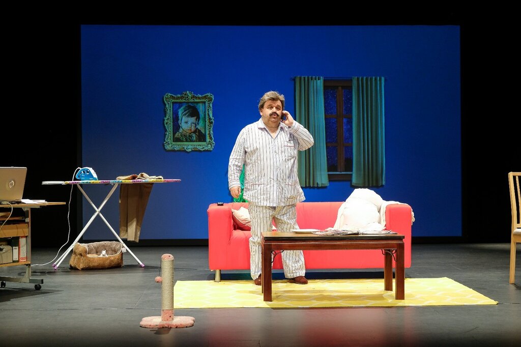 Centro Cultural de Paredes recebe cerca de 1400 idosos para assistir ao espetáculo “Insónia” de F...