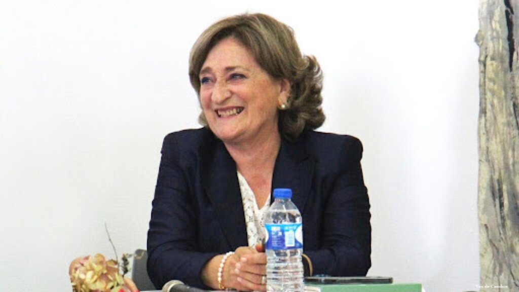 Biblioteca Municipal de Paredes recebe Café Literário com Margarida Negrais e inauguração de expo...