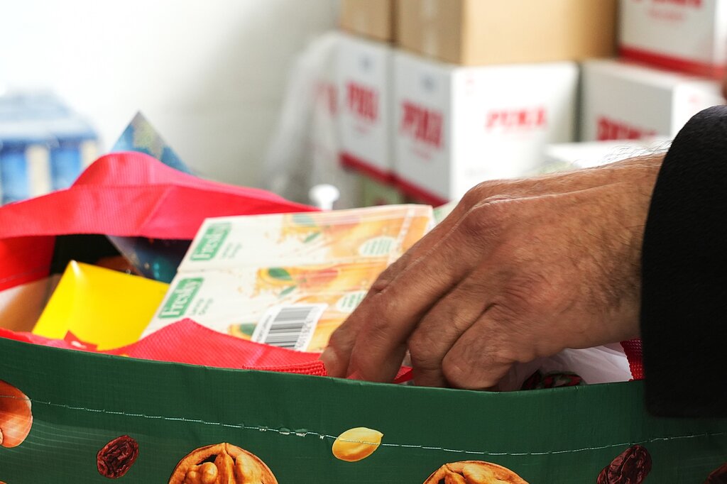 Câmara de Paredes distribuiu cabazes alimentares para aconchegar o Natal de 390 famílias carenciadas